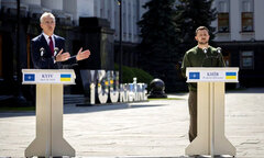 Tổng thư ký NATO thăm Ukraine, cam kết viện trợ nhiều hơn cho Kiev