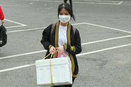 Lỉnh kỉnh quà quê trở lại Hà Nội sau kỳ nghỉ lễ