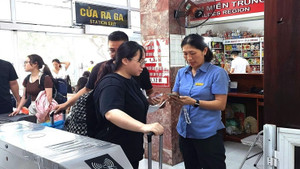 Ngày cuối kỳ nghỉ lễ ở Đà Nẵng: Sân bay thưa thớt, ga tàu nhộn nhịp