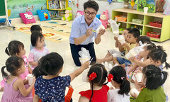 Nhiều nam sinh lỡ ước mơ thầy giáo mầm non vì định kiến 'nghề dành cho nữ giới'
