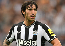 Nghiện cờ bạc, mỗi lần cá độ gần 300 triệu đồng, sao Ngoại Hạng Anh nhận án phạt