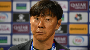 HLV Shin Tae-yong bất mãn: Trọng tài có vấn đề, nên giải nghệ đi