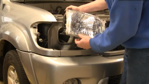 Hướng dẫn tự thay đèn hậu ô tô tại nhà