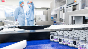 AstraZeneca thừa nhận vaccine COVID-19 có thể gây cục máu đông, nguy cơ tử vong