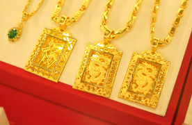 Giá vàng hôm nay 4/5: Thế giới giảm, trong nước tăng mạnh