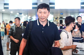 Hình ảnh đầu tiên của tân HLV tuyển Việt Nam Kim Sang-sik trước ngày ký hợp đồng