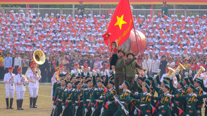 Gặp 'em bé tượng đài' trong lễ kỷ niệm 70 năm Chiến thắng Điện Biên Phủ