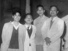 Nhà thơ nào từng 5 lần đảm nhận vị trí Thứ trưởng và 2 lần làm Bộ trưởng?