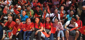 Vạn người hát vang 'Việt Nam Hồ Chí Minh' chờ xem diễu binh tại Điện Biên Phủ