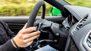 Lẫy chuyển số trên vô lăng có tốt hơn hộp số sàn tiêu chuẩn?