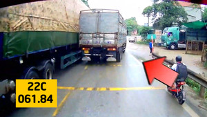 Xe tải gặp sự cố bất thường, tài xế vẫn cố chạy trên quốc lộ