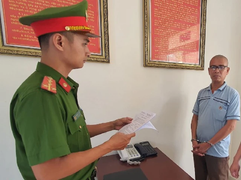 Bị tát, chồng dùng dao đâm vợ rồi tự sát