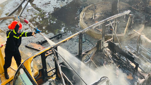 Cháy rụi 40 xe điện trong khuôn viên Trường CĐ Điện lực Miền Trung