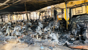 Cận cảnh 40 xe điện du lịch cháy rụi trong Trường CĐ Điện lực Miền Trung