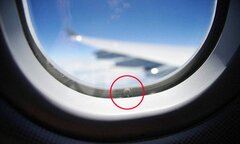 Cửa sổ máy bay luôn có lỗ hổng nhỏ, bạn có biết để làm gì?