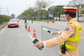 Người từ đủ 16 tuổi đến dưới 18 tuổi lái xe ô tô phạt bao nhiêu tiền?