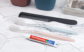 Bôi một ít kem đánh răng lên lược có tác dụng gì?