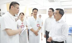 Thứ trưởng Bộ Y tế thăm nữ bác sĩ nội trú bị tai nạn hy hữu