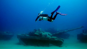 Ngắm bảo tàng quân sự dưới nước đầu tiên trên thế giới