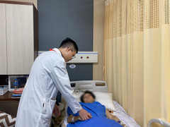 Sức khỏe nữ bác sỹ bị kính rơi vào người sau 2 cuộc phẫu thuật 