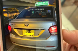 Hai khách Tây tố bị tài xế taxi 'chặt chém' 500.000 đồng quãng đường 100m