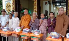 Xây 5 căn nhà, tặng trên 350 phần quà cho người nghèo ở Huế dịp Đại lễ Phật đản