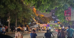 Thái Bình: Xe bồn chở bê tông sập cẩu, ba người bị thương