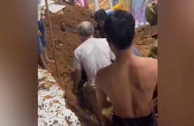 Hiện trường vụ sập tường khu vui chơi ở Hà Nội, 3 trẻ em tử vong