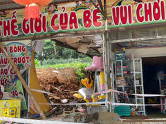 Người dân kể phút xóm làng đội mưa đào bới, tìm 3 cháu nhỏ trong đống đổ nát