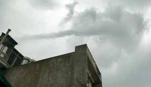 Vòi rồng xuất hiện, 71 ngôi nhà ở Quảng Ninh tốc mái