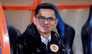 Kiatisak từ chức HLV trưởng CLB Công an Hà Nội