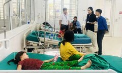 8 ông cháu đi cấp cứu sau khi ăn nấm