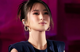 Hương Tràm hát 'Em gái mưa' bằng tiếng Anh