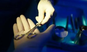 5 tiếng căng thẳng cứu người đàn ông có khối u gần 3kg chèn ép tim phổi