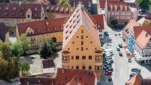 Thị trấn đặc biệt được xây dựng từ 72.000 tấn kim cương