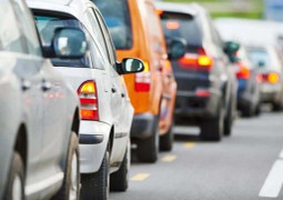 Ô tô chuyển làn không xi-nhan bị phạt bao nhiêu tiền?