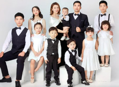 Không muốn phí gene tốt của chồng, vợ quyết sinh 10 con 