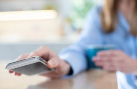 Vì sao người khôn ngoan thường đặt úp điện thoại di động?