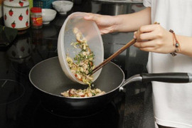 Tiếc rẻ đồ ăn thừa, cả nhà phải trả giá bằng một tuần nằm viện 