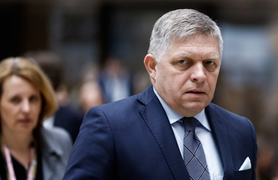 Bị bắn, Thủ tướng Slovakia nguy kịch 