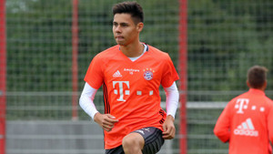 Philippines nhập tịch 8 ngôi sao đấu tuyển Việt Nam, có cầu thủ Bayern Munich