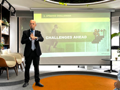 Chuyên gia Israel: Người trẻ biết dùng AI sẽ thay thế những người còn lại