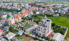 Ngôi làng tỷ phú nức tiếng tại Nam Định: Toàn dinh thự, lâu đài và tàu trăm tỷ