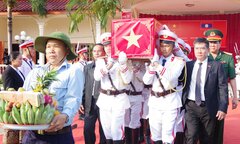 Đón hài cốt 12 liệt sỹ hi sinh tại Lào về với đất mẹ