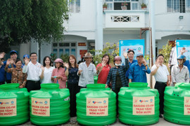 Saigon Co.op tặng nước uống, nước sinh hoạt và bồn chứa nước tại Tiền Giang