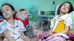 Bé gái mắc bệnh lạ, 5 năm nằm viện chưa từng đến trường
