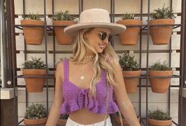 Mẫu áo len có thể đồng hành cùng bạn cả trong mùa nóng