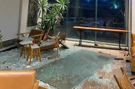 Nữ bác sĩ bị tấm kính quán cà phê rơi trúng: Hai bên thống nhất phương án xử lý