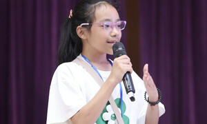 Học sinh tranh luận 'có nên thưởng tiền cho người đạt kết quả học xuất sắc'