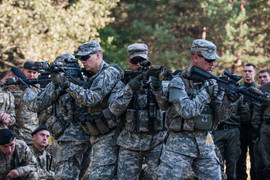 Cựu quan chức Mỹ khuyên NATO không nên đưa cố vấn quân sự đến Ukraine